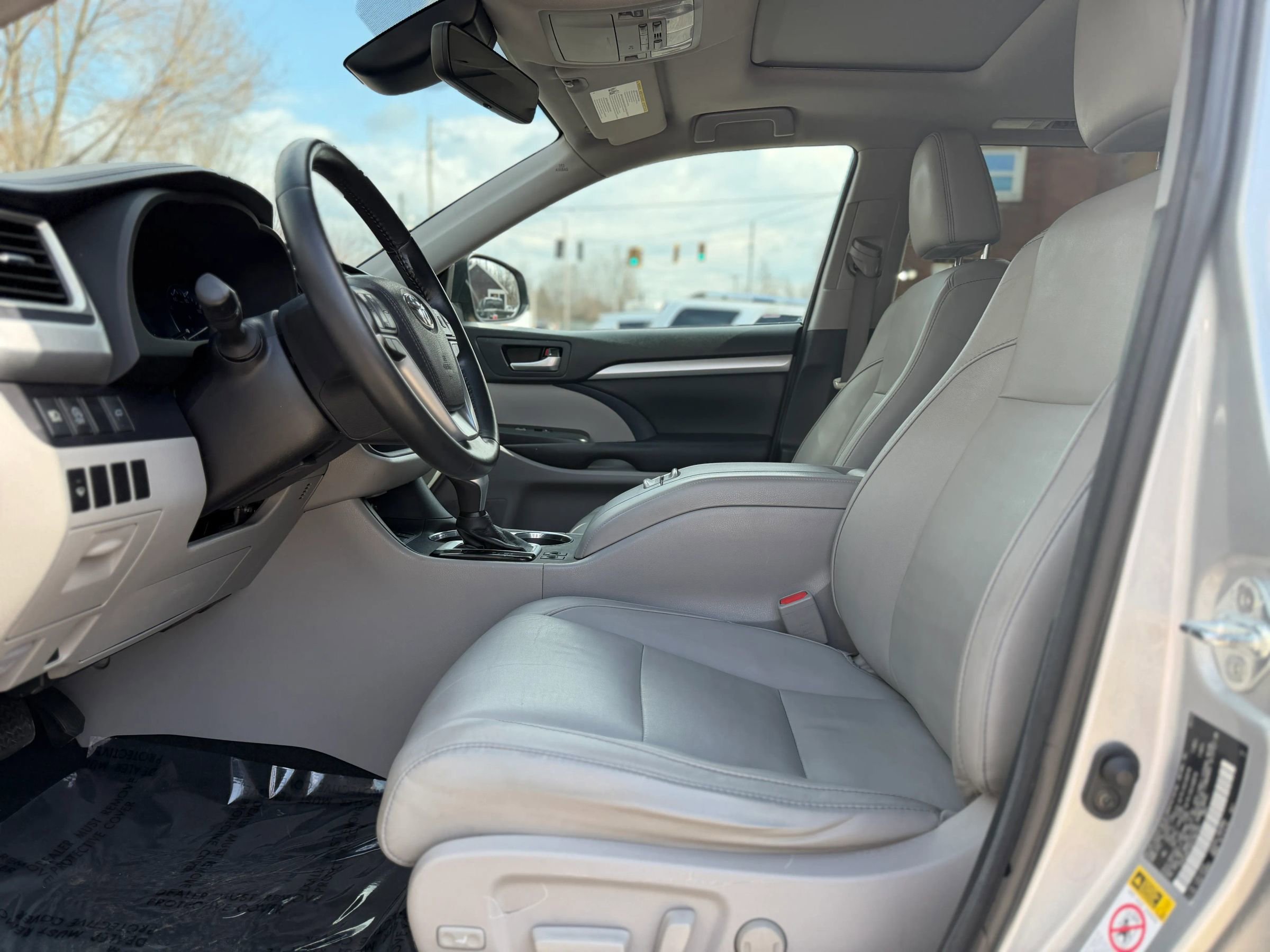 Used 2017 Toyota Highlander XLE image 16