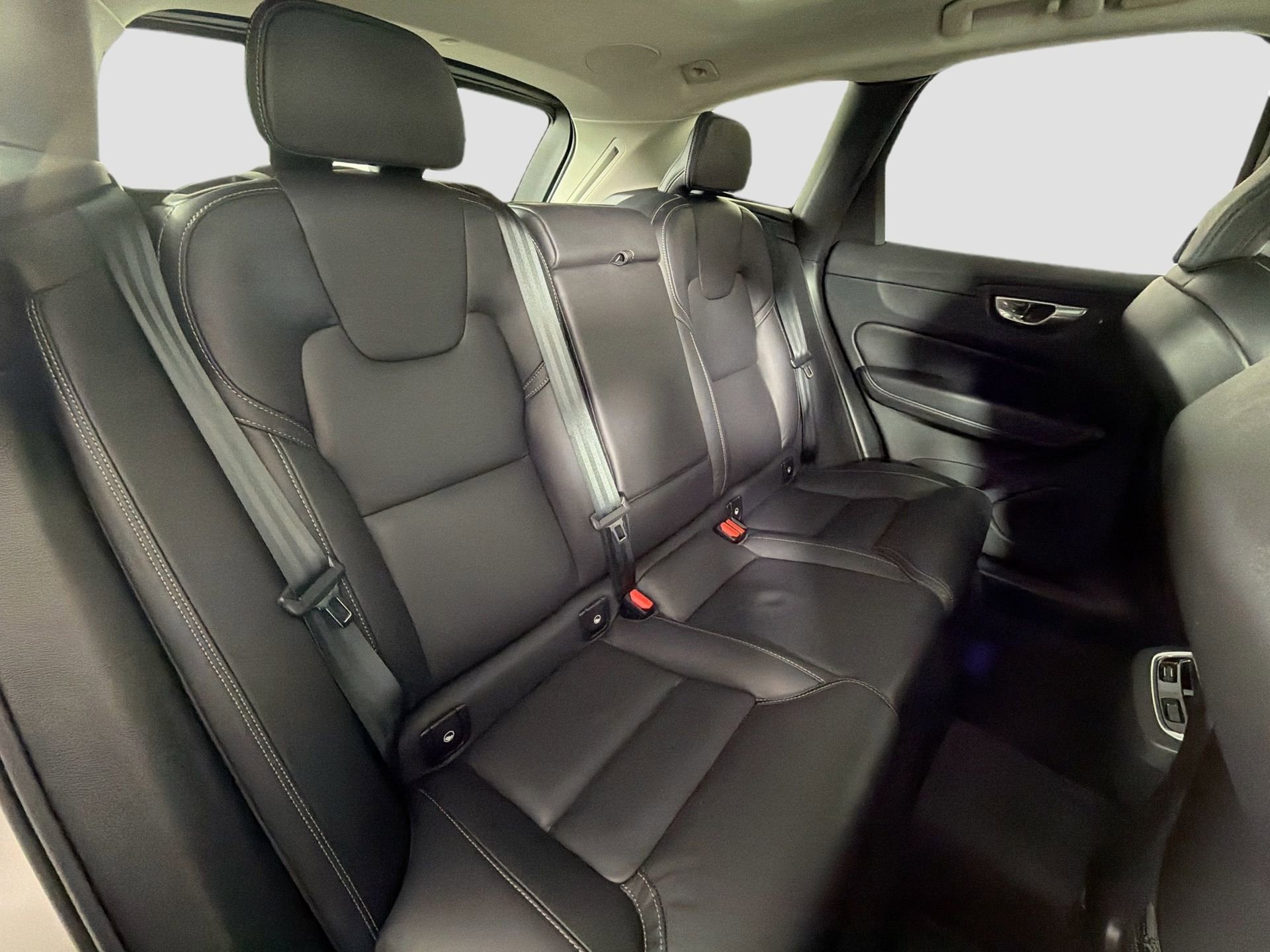 Certified 2023 Volvo XC60 B5 Ultimate w/ Climate Package AWD/4WD image 28