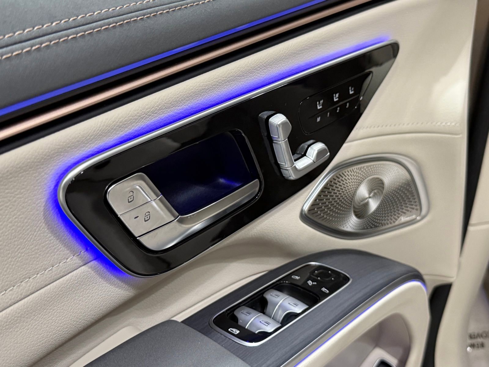 New 2026 Mercedes-Benz EQS 400 4MATIC SUV image 15