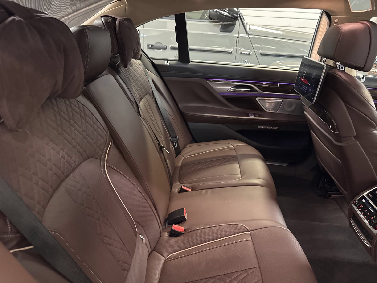 Used 2018 BMW 750i RWD image 30