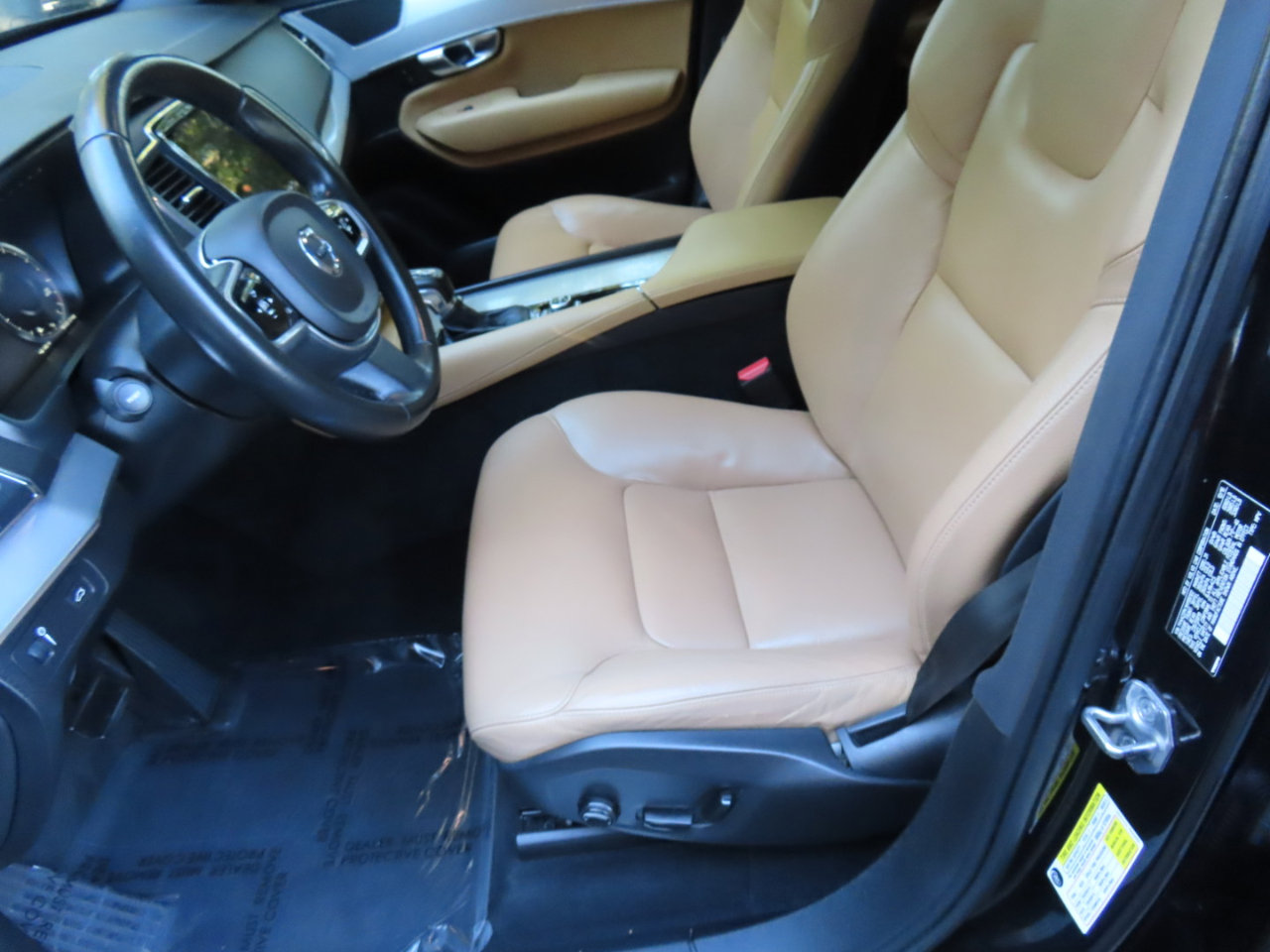 Used 2017 Volvo XC90 T6 Momentum w/ Vision Package image 10