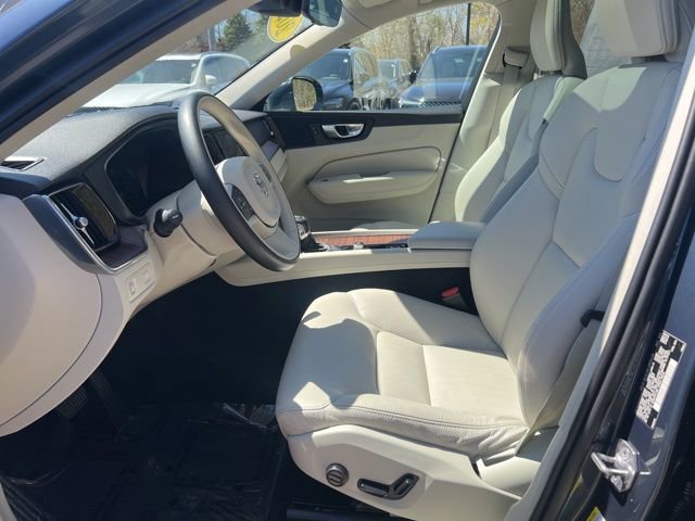 Used 2021 Volvo XC60 T5 Momentum w/ Advanced Package AWD/4WD image 27