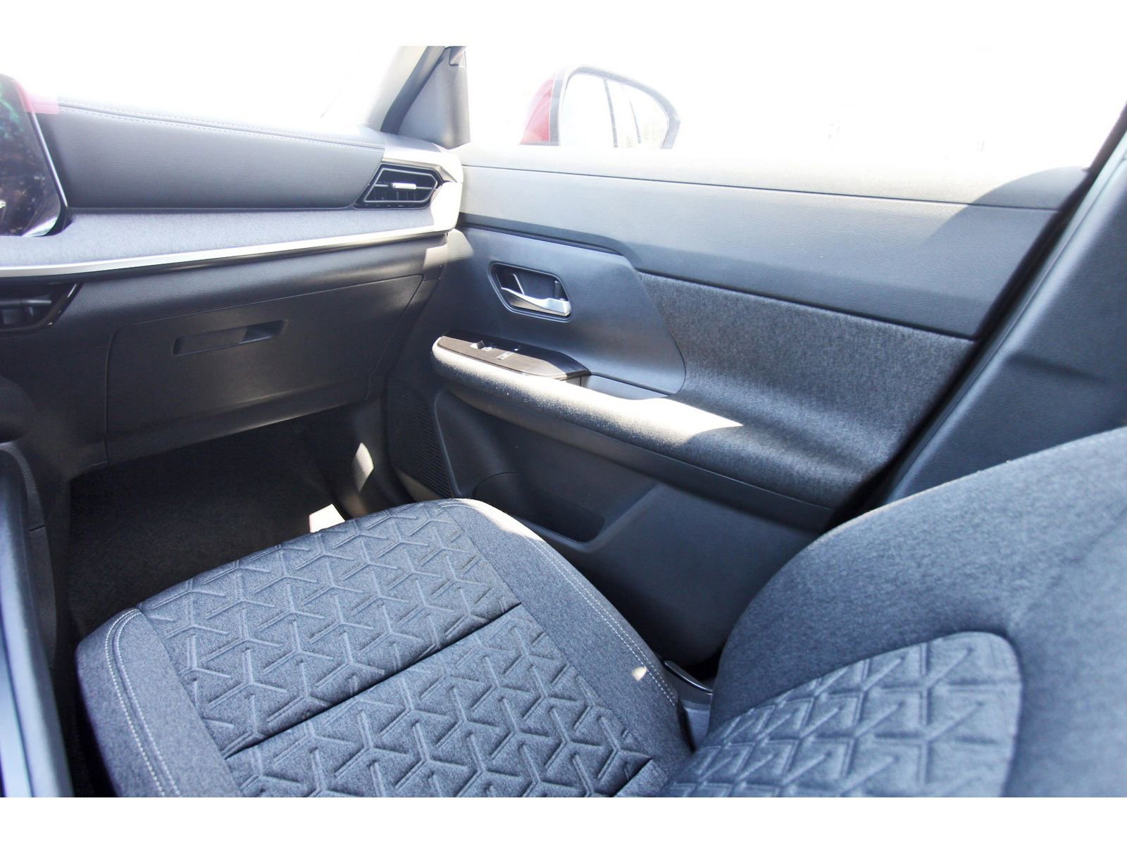 Certified 2025 Nissan Kicks SV image 13