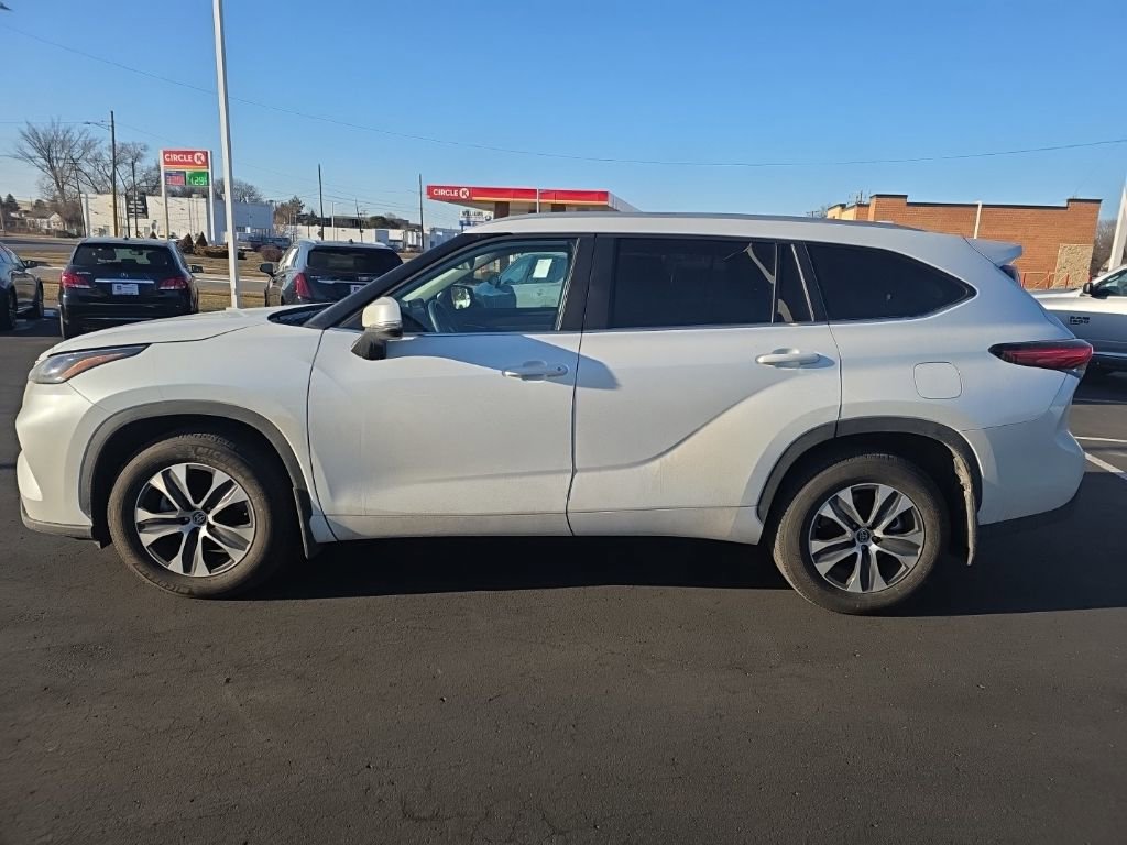Used 2023 Toyota Highlander XLE image 8