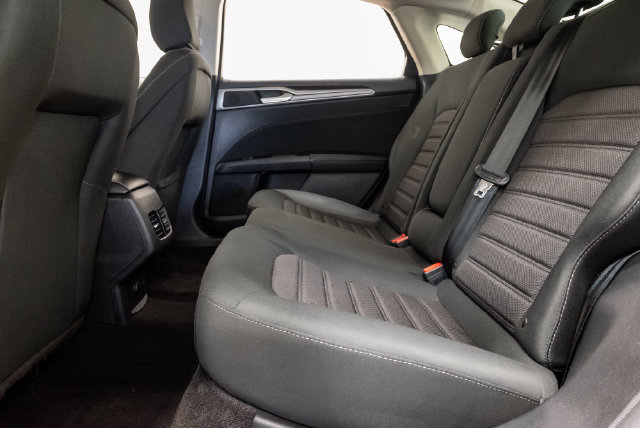 Used 2020 Ford Fusion SE FWD image 24