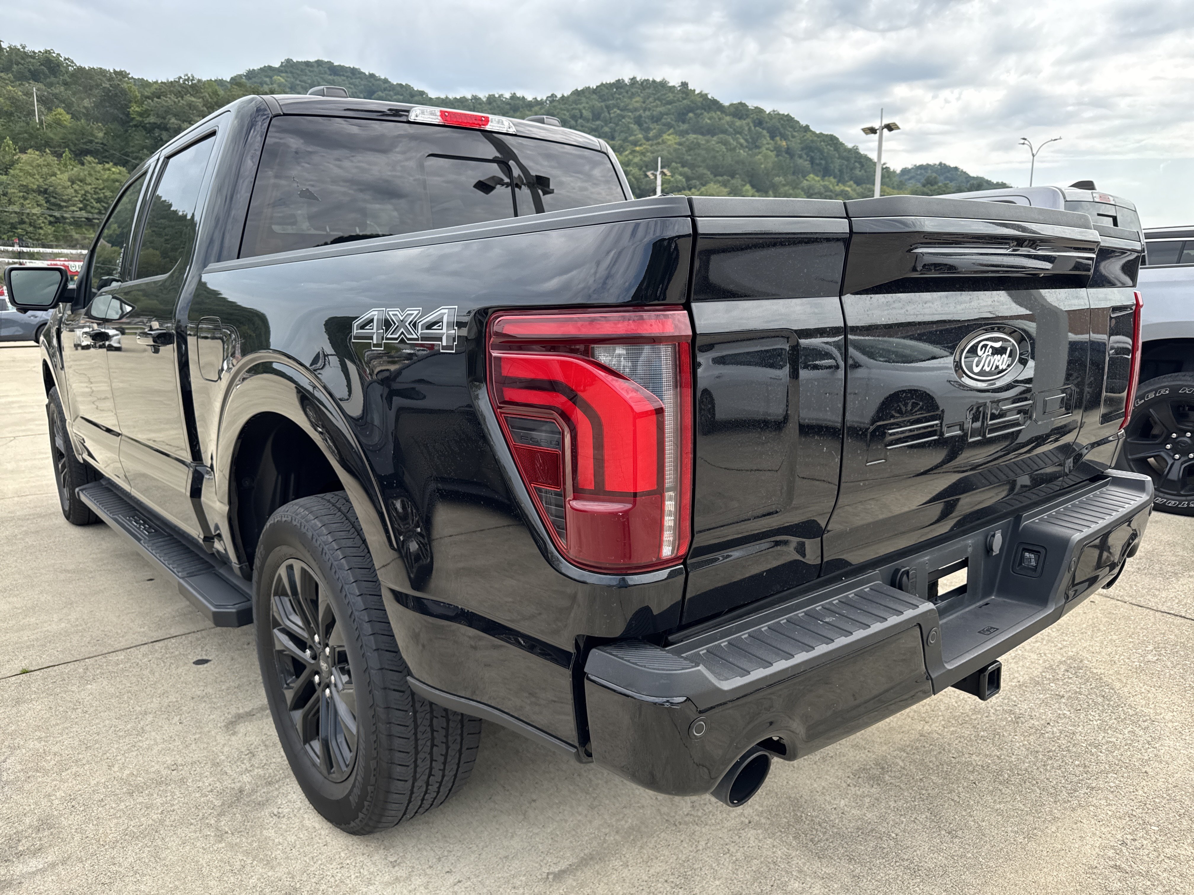 Used 2024 Ford F150 Lariat w/ Equipment Group 502A High AWD/4WD image 4