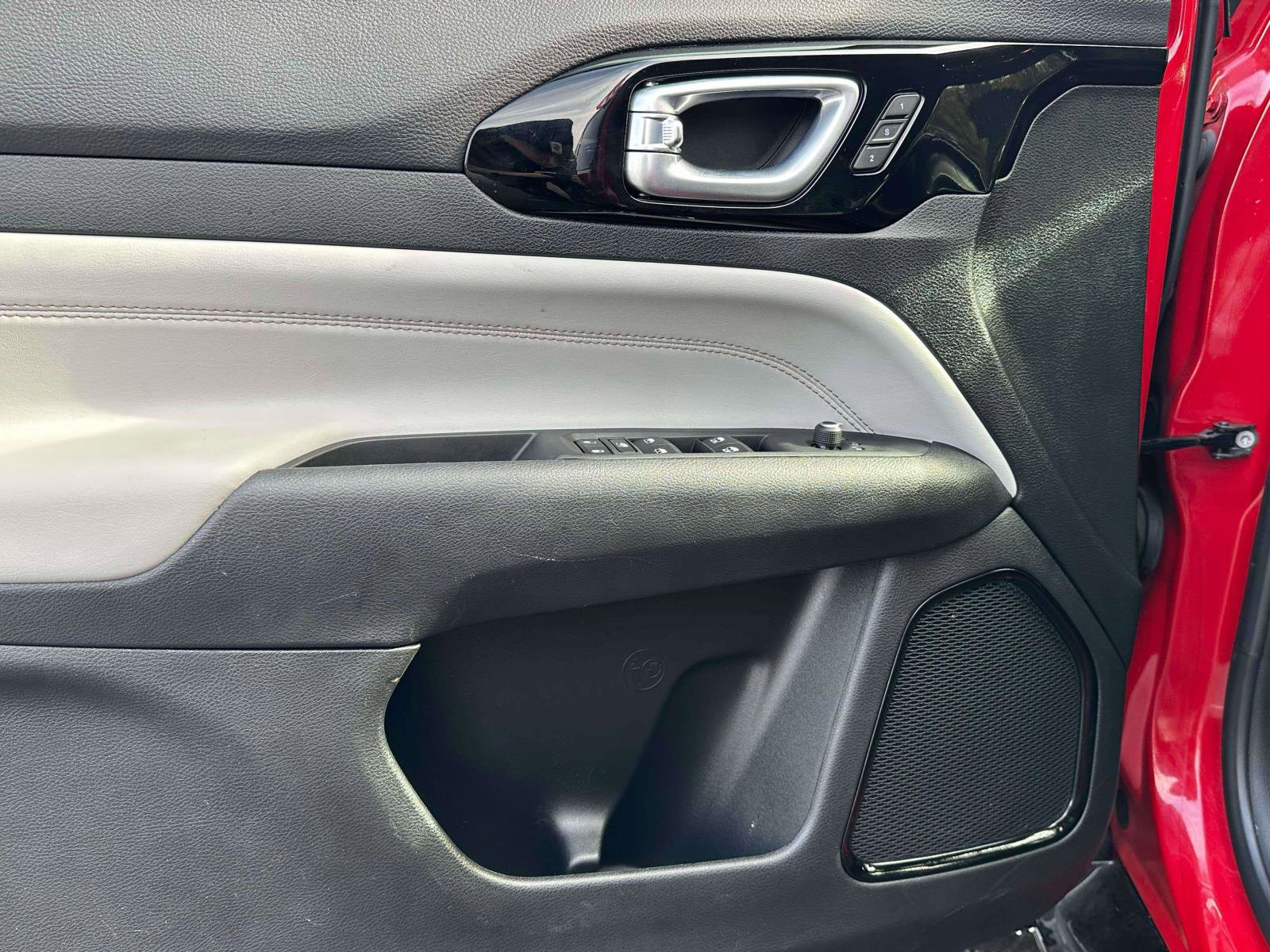 Used 2023 Jeep Compass Limited w/ Elite Group image 17