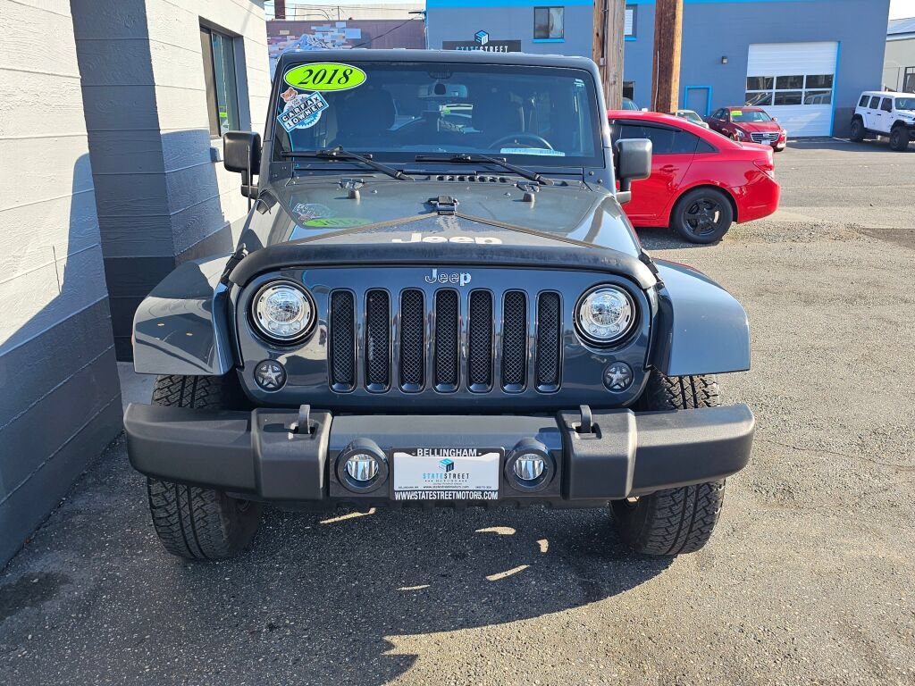 Used 2018 Jeep Wrangler Unlimited Sahara w/ Connectivity Group AWD/4WD image 2