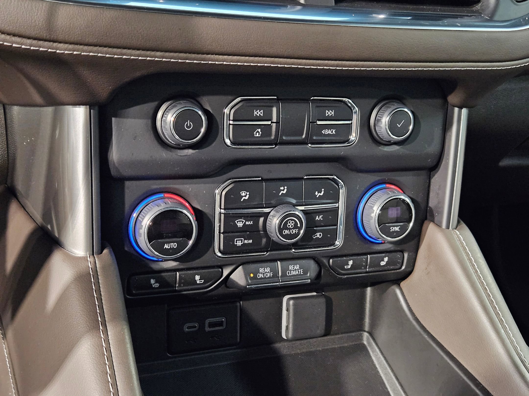 Used 2023 Chevrolet Tahoe LT w/ Luxury Package image 33