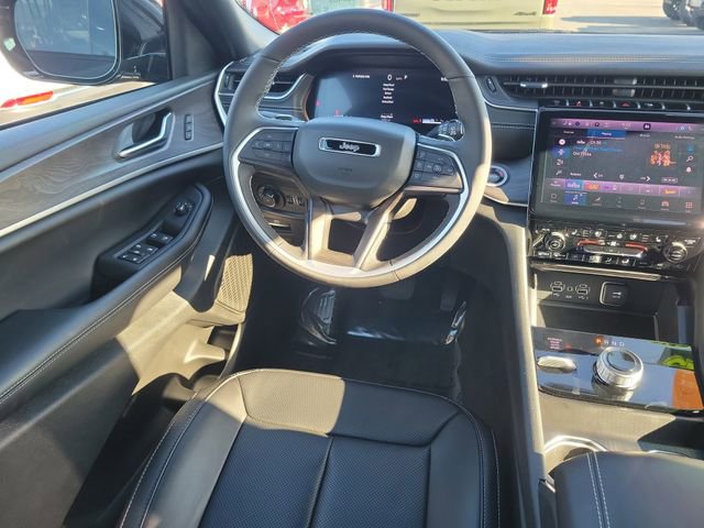 Certified 2025 Jeep Grand Cherokee L Limited w/ Luxury Tech Group II image 11