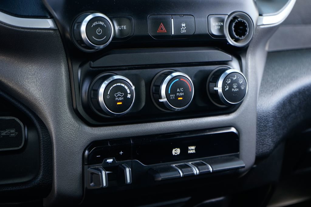 Used 2022 RAM 3500 Big Horn image 29