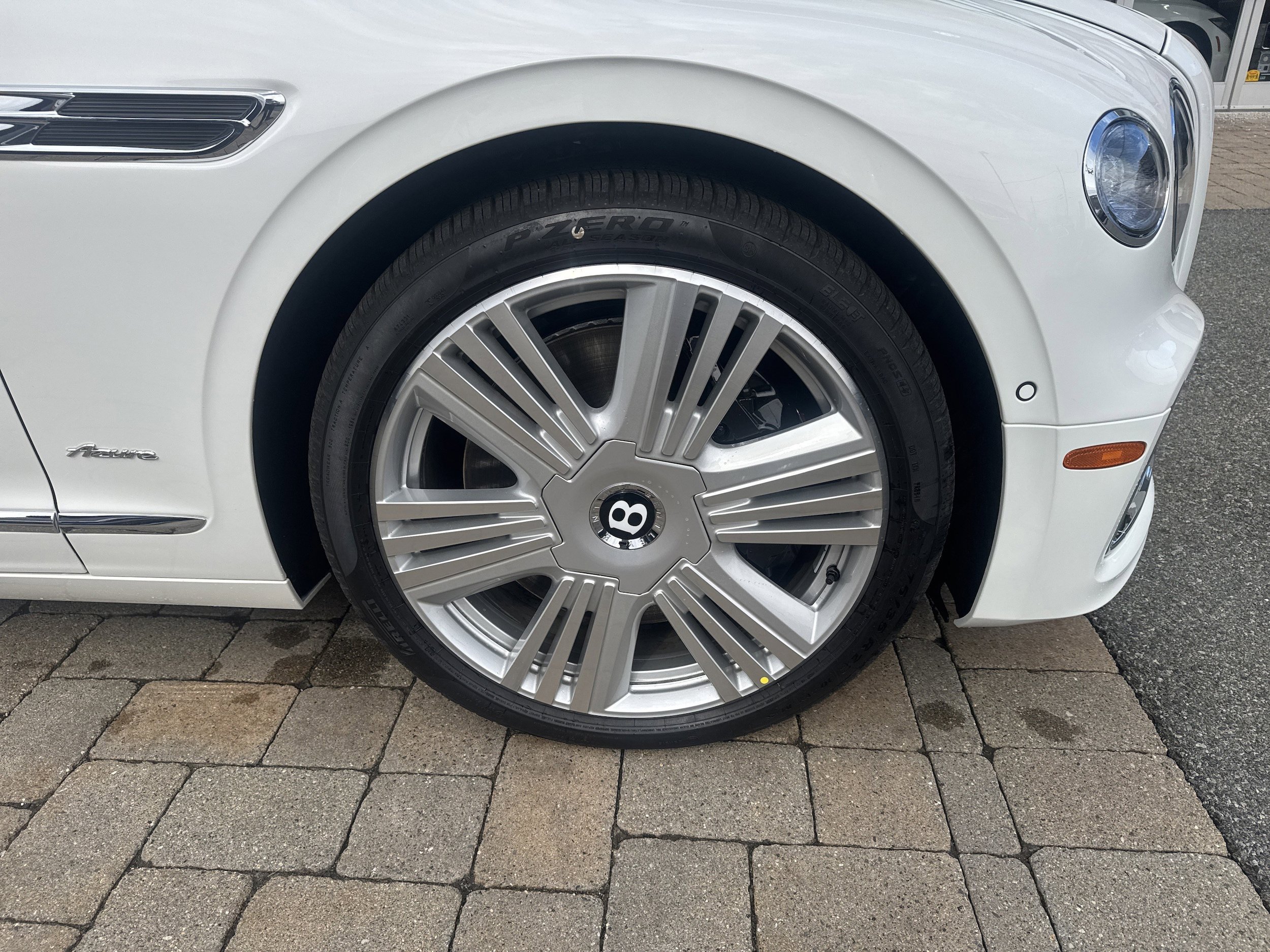 New 2026 Bentley Flying Spur Plug-In Hybrid image 28