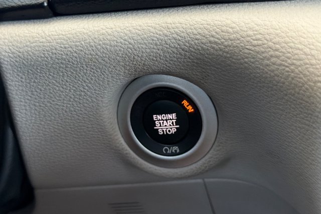 Used 2024 Chrysler Pacifica Limited FWD image 28