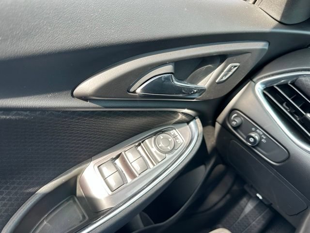 Used 2018 Chevrolet Malibu LT w/ Driver Confidence Package FWD image 22