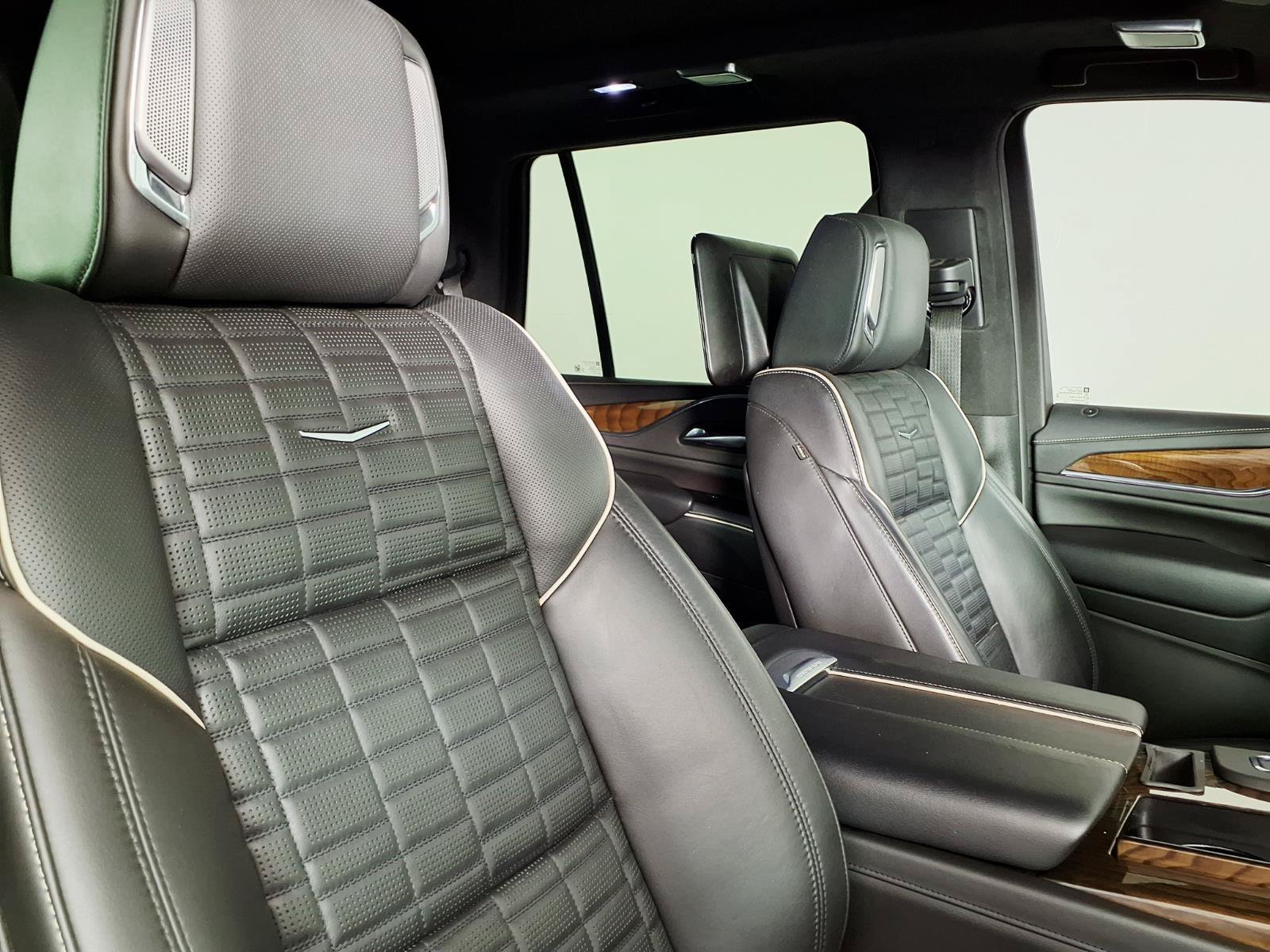 Certified 2023 Cadillac Escalade Sport Platinum w/ LPO, ONYX Package AWD/4WD image 11