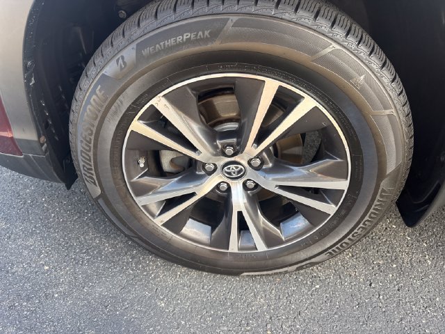 Used 2019 Toyota Highlander LE AWD/4WD image 9