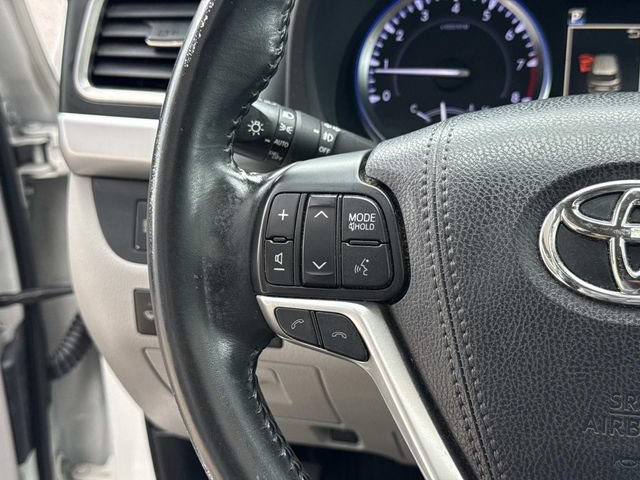 Used 2018 Toyota Highlander Limited AWD/4WD image 32