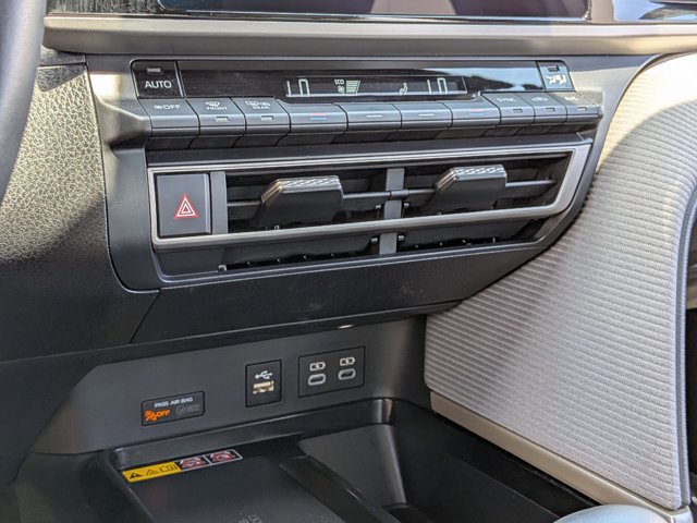 Used 2025 Toyota Camry SE FWD image 14