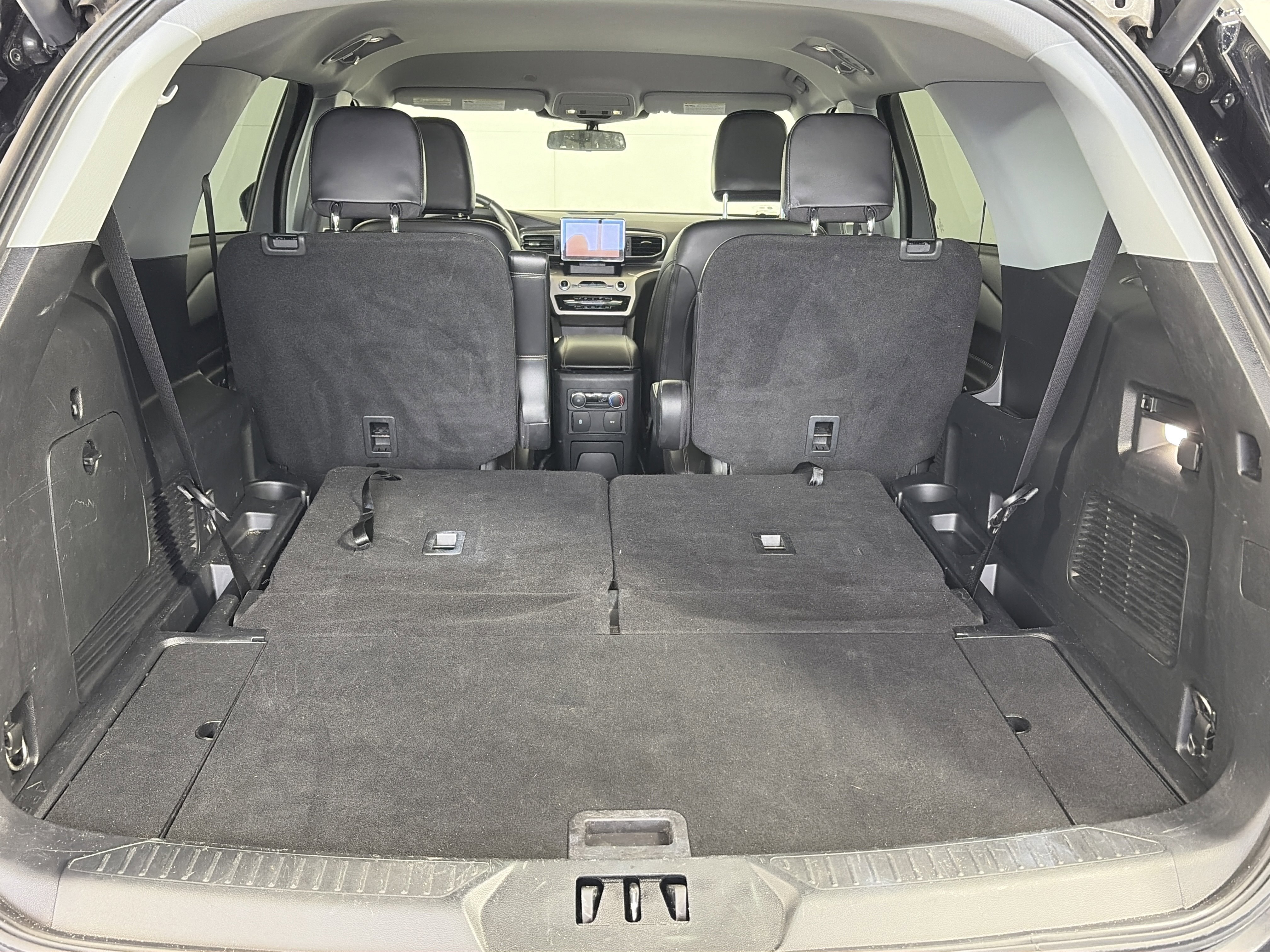 Used 2022 Ford Explorer XLT w/ Equipment Group 202A image 16