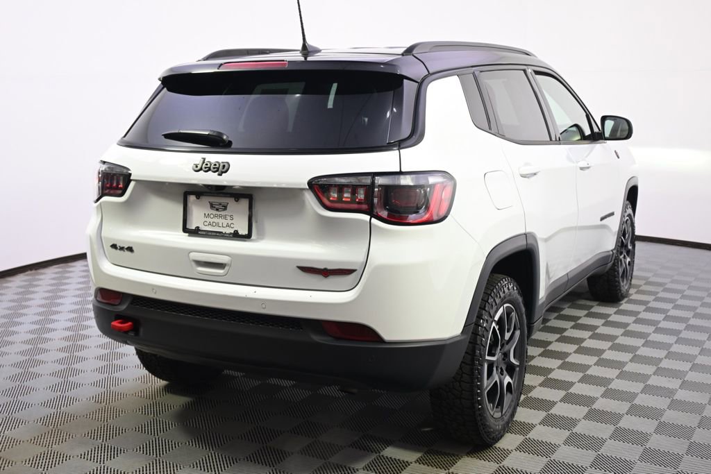 Used 2025 Jeep Compass Trailhawk image 6