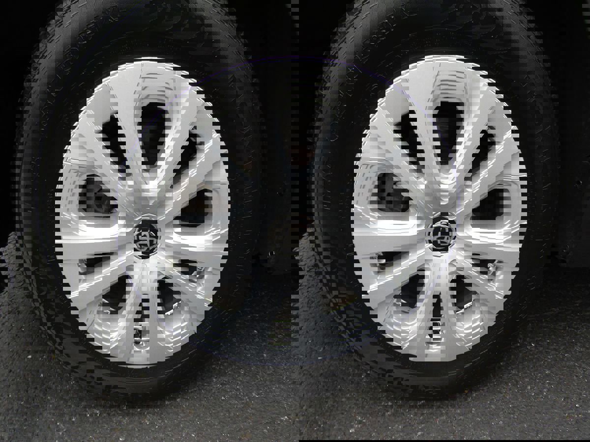 Used 2022 Toyota Prius LE image 31