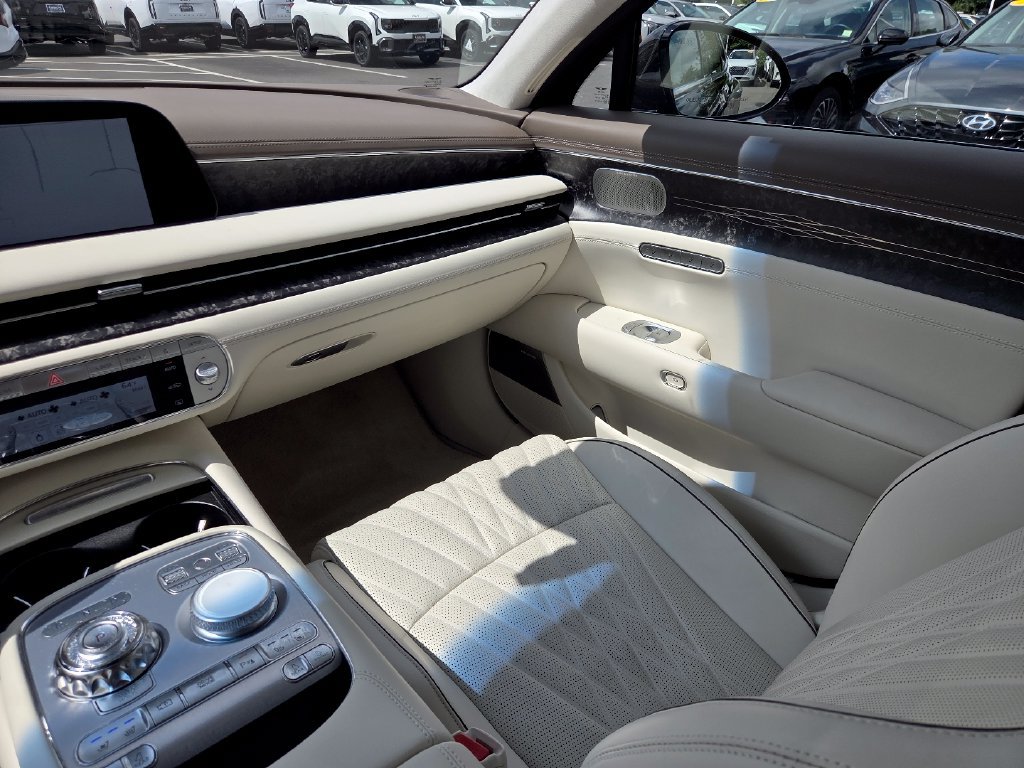 Used 2025 Genesis G90 3.5T AWD/4WD image 18