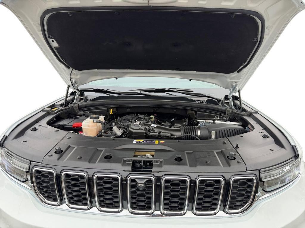 Used 2024 Jeep Grand Cherokee L Limited w/ Luxury Tech Group II image 31