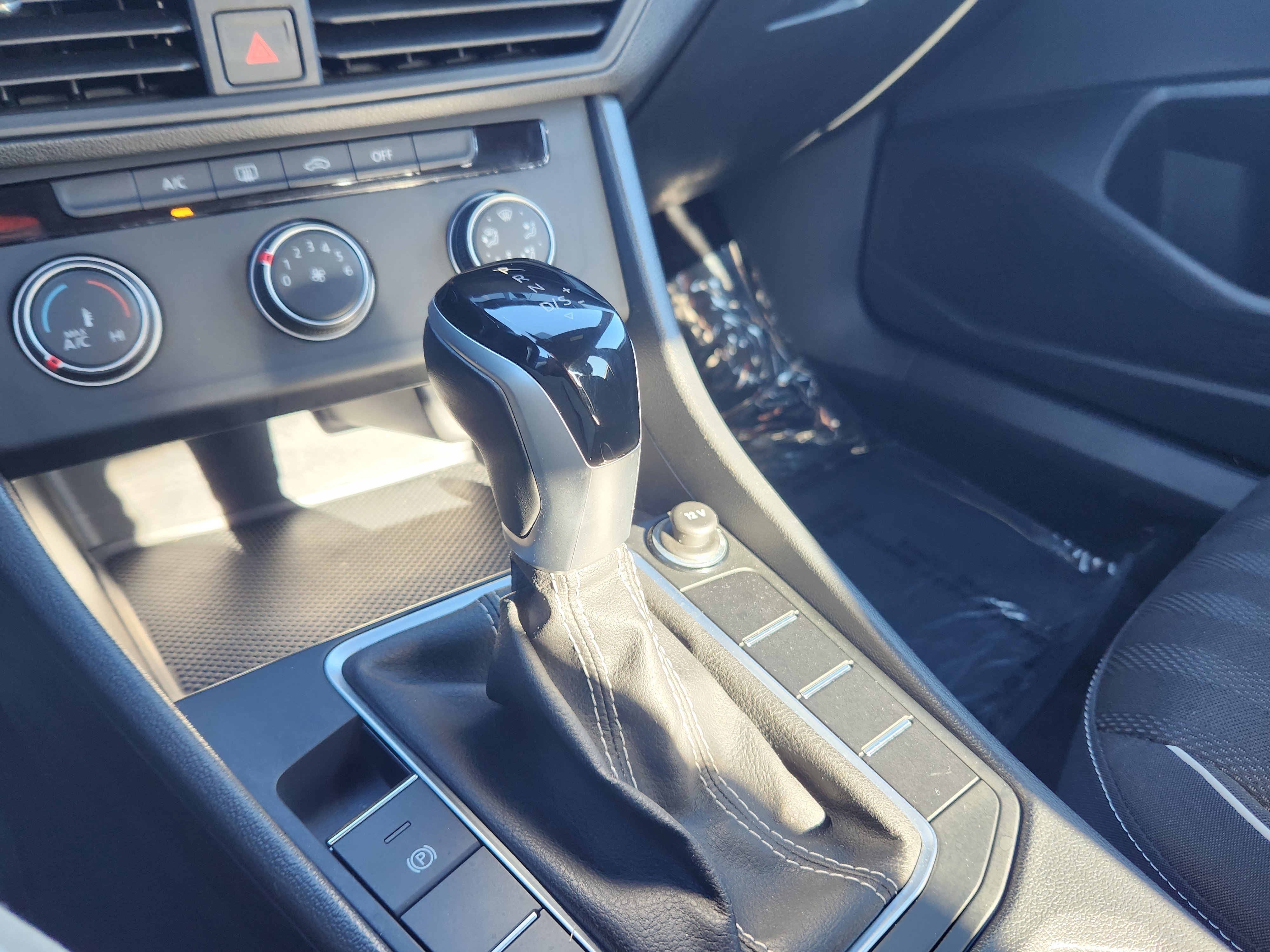 Used 2023 Volkswagen Jetta Sport image 10