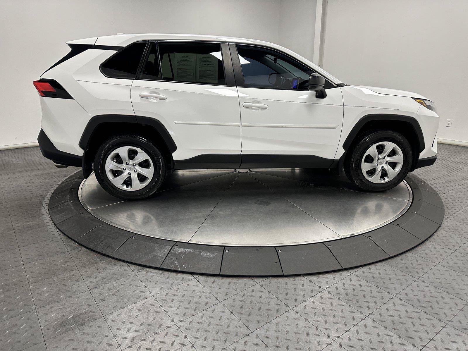 Used 2023 Toyota RAV4 LE AWD/4WD image 15