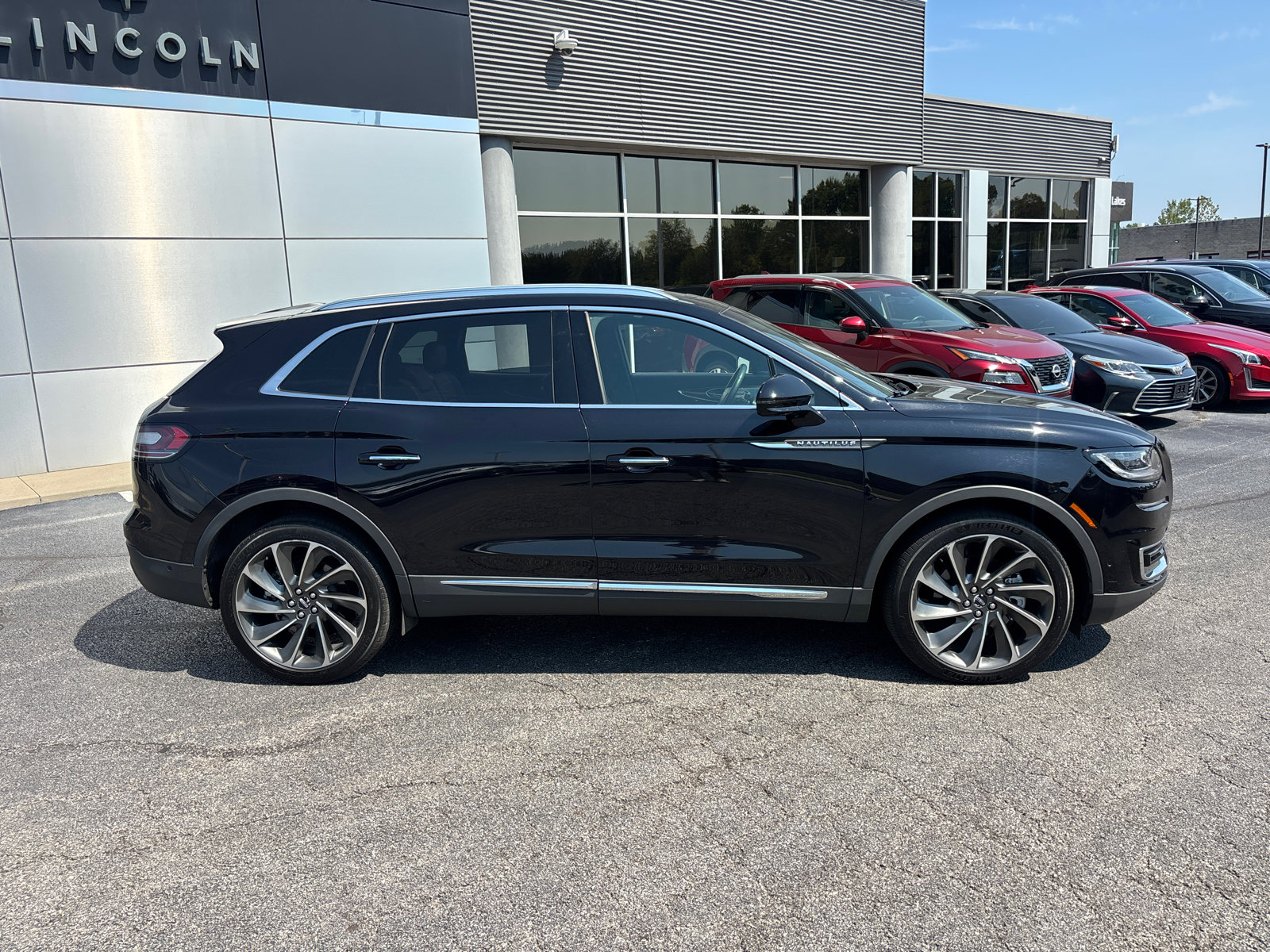 Certified 2020 Lincoln Nautilus Reserve w/ Equipment Group 202A AWD/4WD image 8