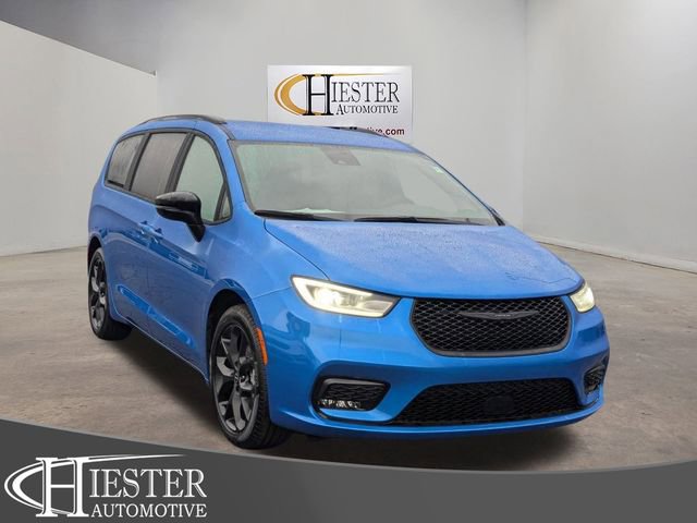 New 2026 Chrysler Pacifica Select w/ S Appearance Package