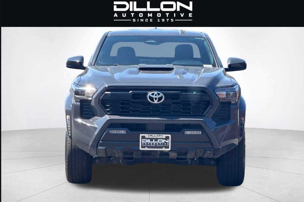 Used 2025 Toyota Tacoma TRD Sport AWD/4WD image 9