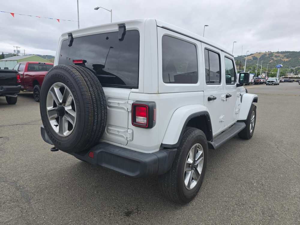 Used 2022 Jeep Wrangler Unlimited Sahara AWD/4WD image 3