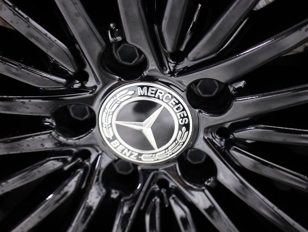 Used 2024 Mercedes-Benz GLC 300 4MATIC image 8