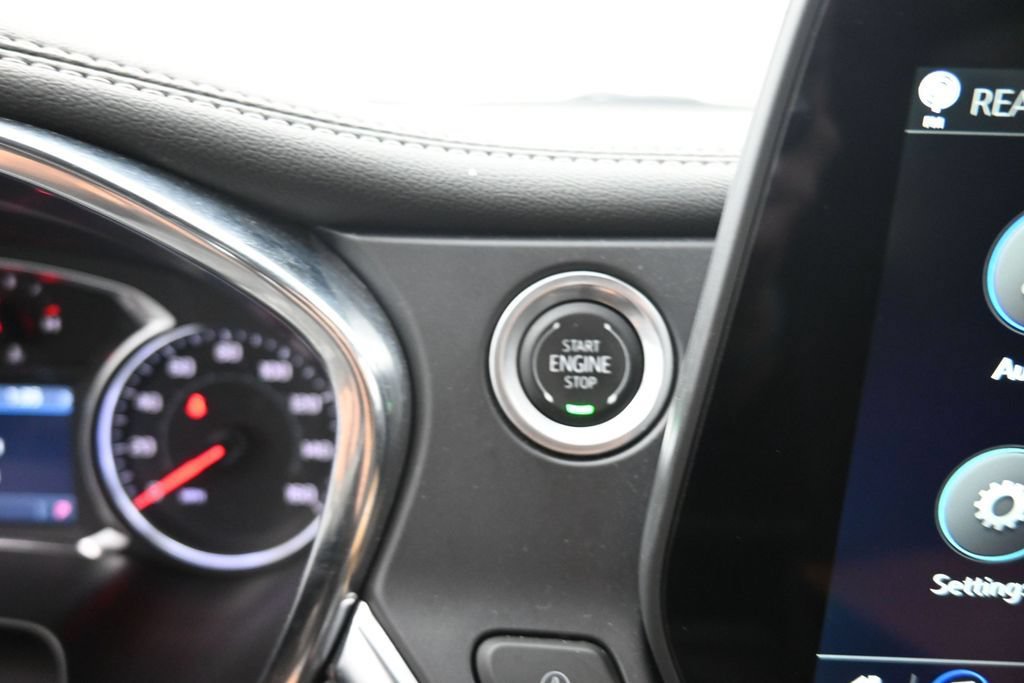 Used 2025 Chevrolet Blazer LT FWD image 16