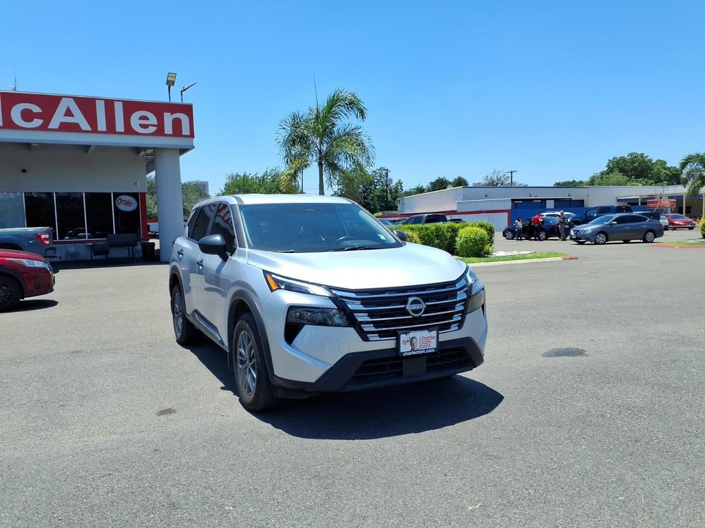 Used 2025 Nissan Rogue S FWD image 7
