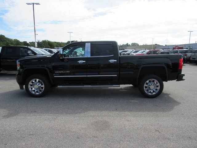 Certified 2018 GMC Sierra 2500 Denali w/ Duramax Plus Package AWD/4WD image 3