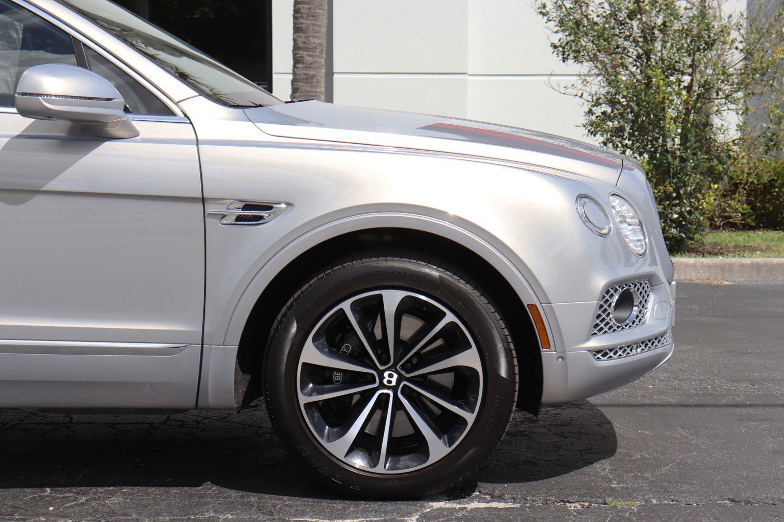 Used 2017 Bentley Bentayga image 8