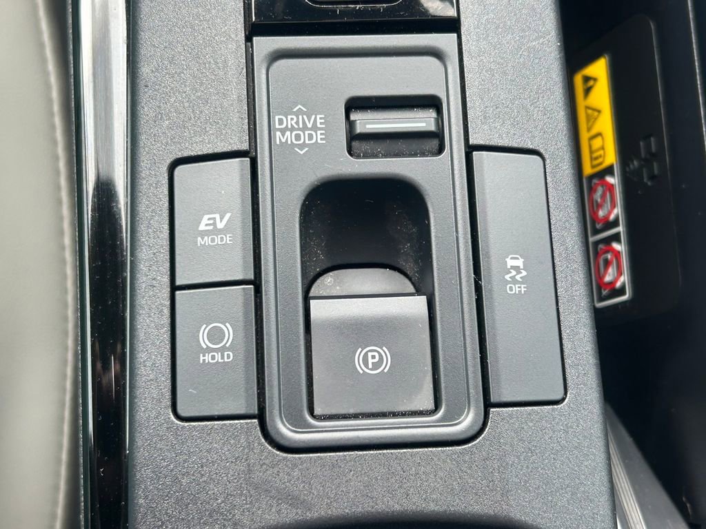 Used 2024 Toyota Prius Limited image 31