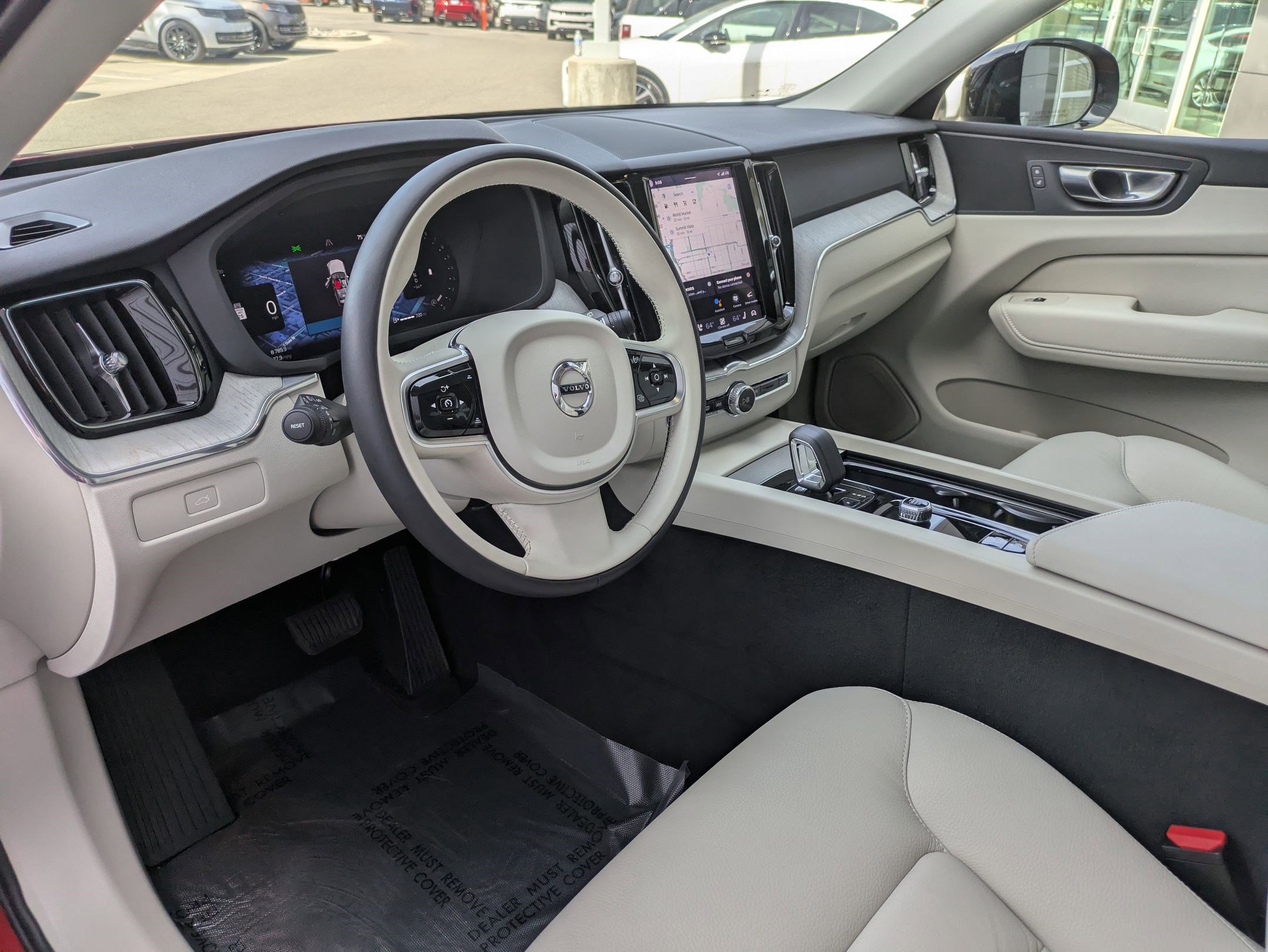 Used 2025 Volvo XC60 B5 Plus w/ Protection Package Premier image 14