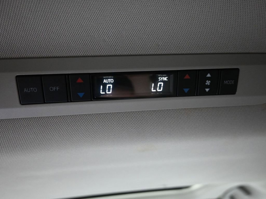 Used 2024 Toyota Sienna XLE image 31
