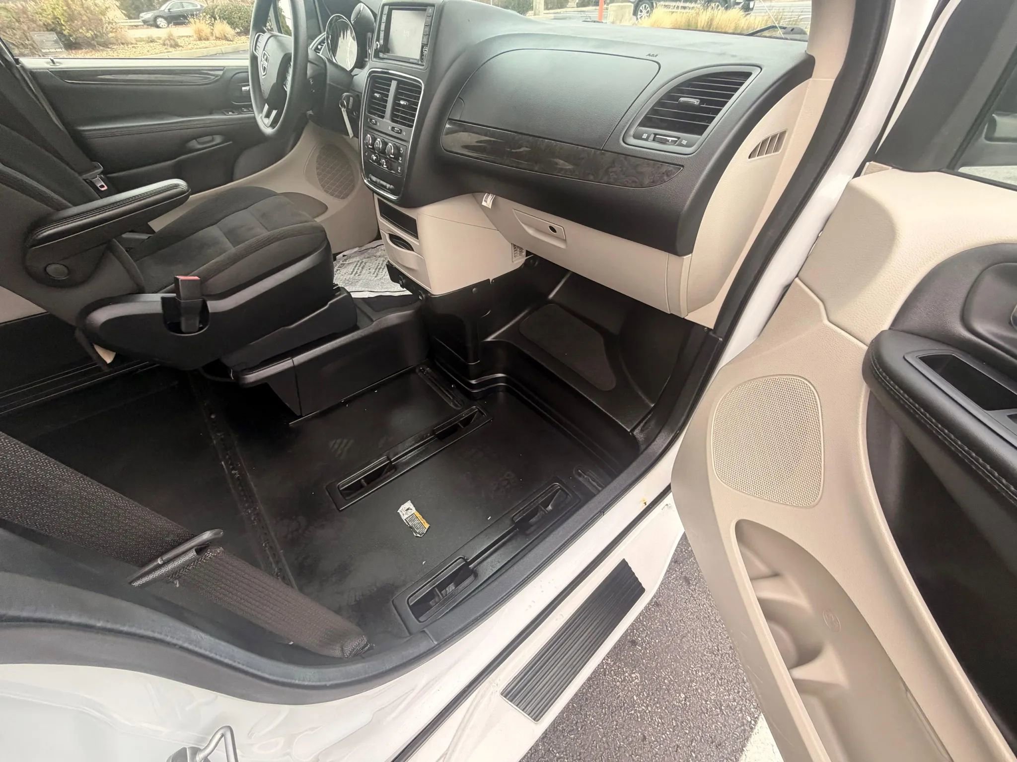 Used 2019 Dodge Grand Caravan SE image 9