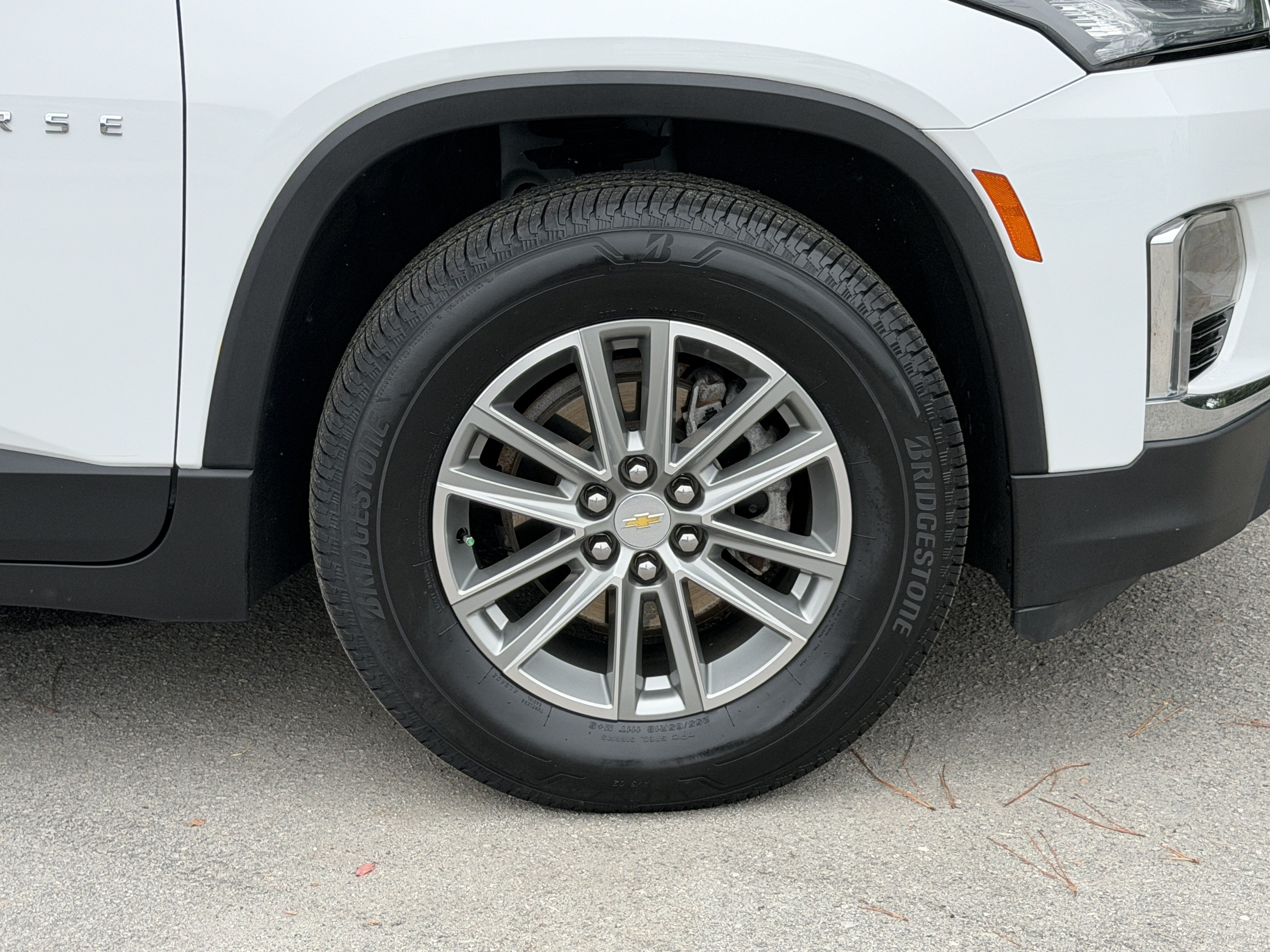 Used 2023 Chevrolet Traverse LT FWD image 11