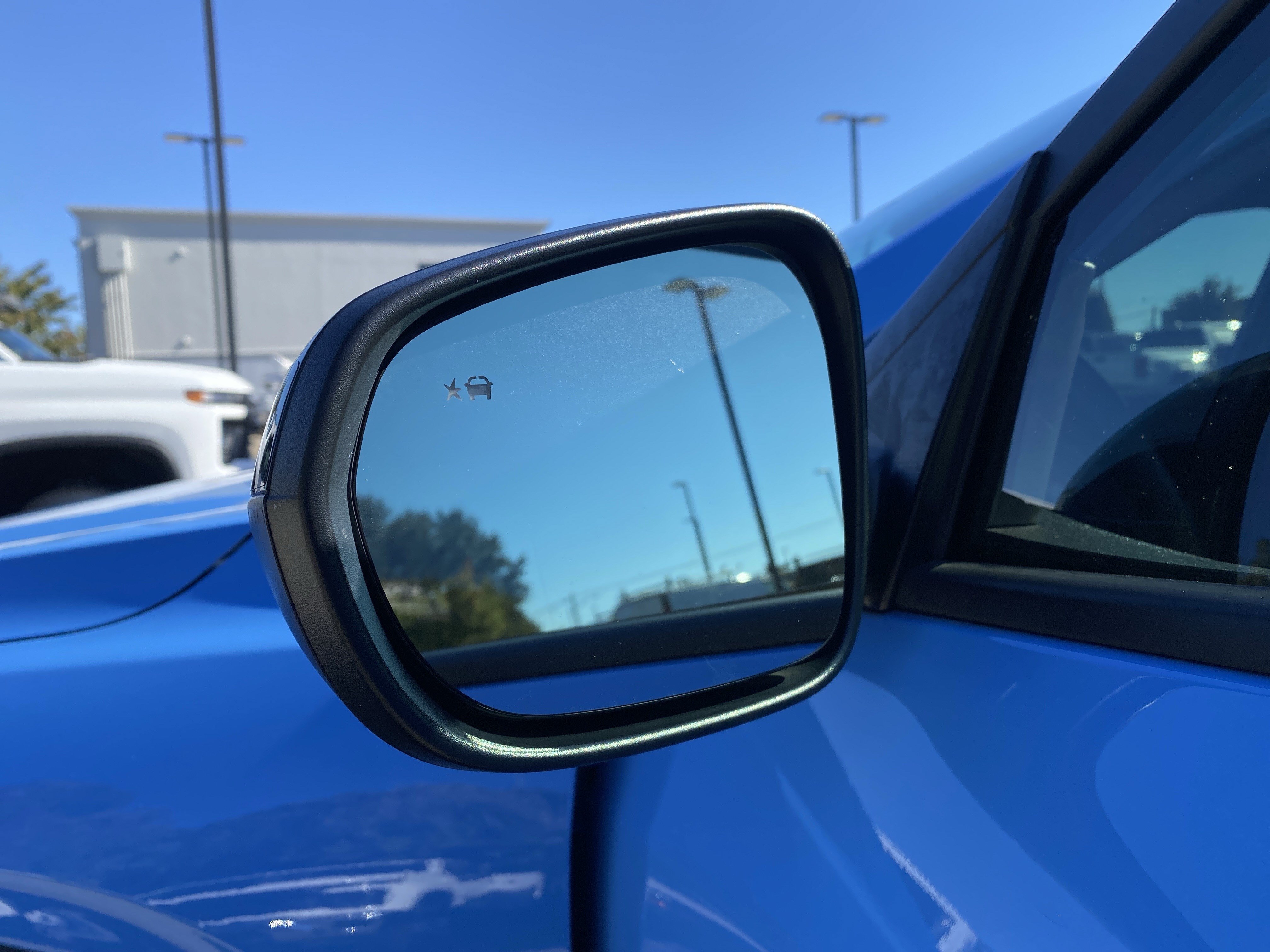 Used 2024 Chevrolet Trax RS w/ Sunroof Package FWD image 14