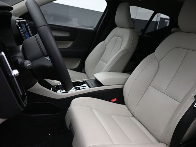 Used 2024 Volvo XC40 B5 Plus w/ Protection Package Premier image 9