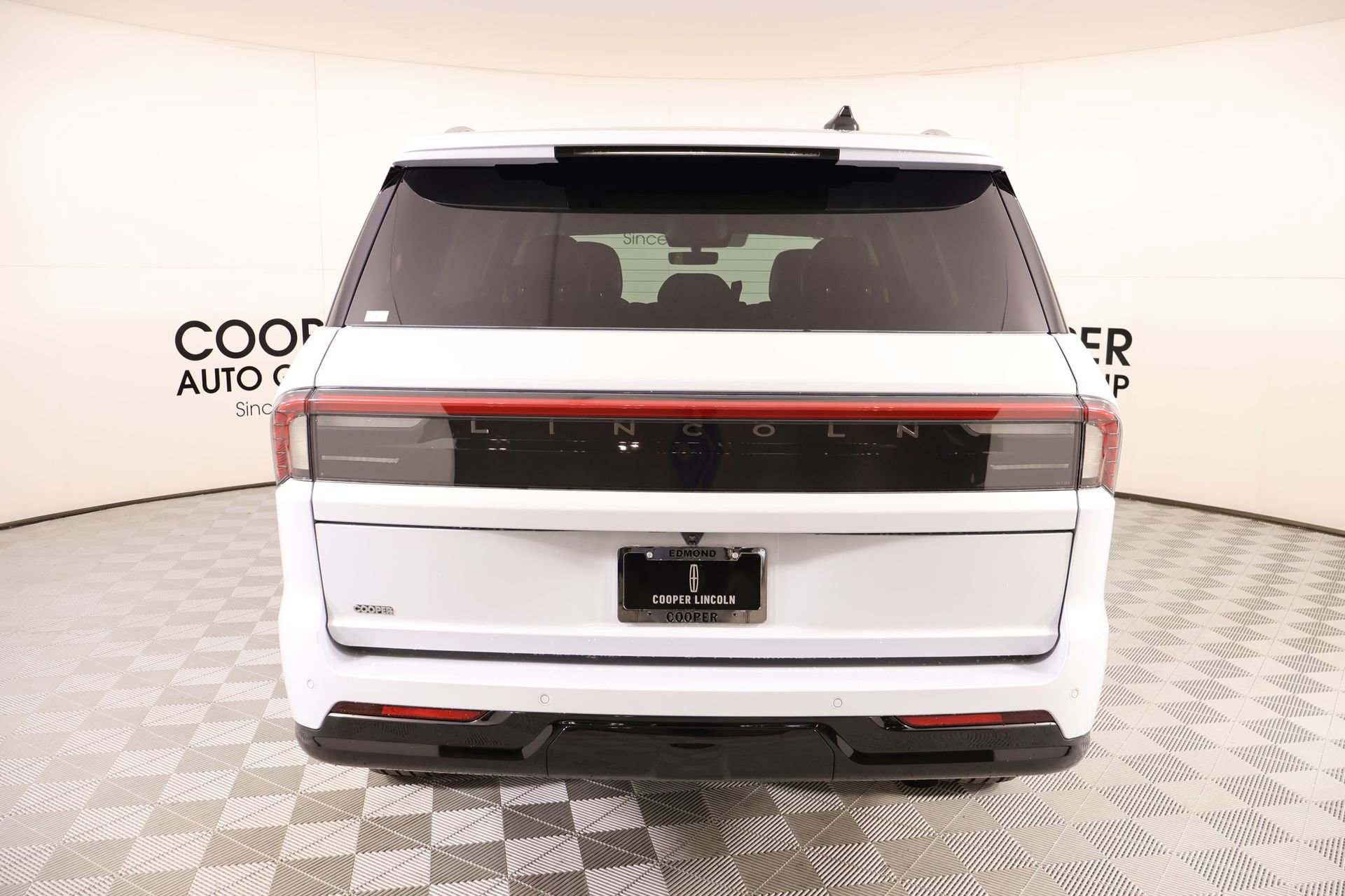 New 2026 Lincoln Navigator Premiere image 22