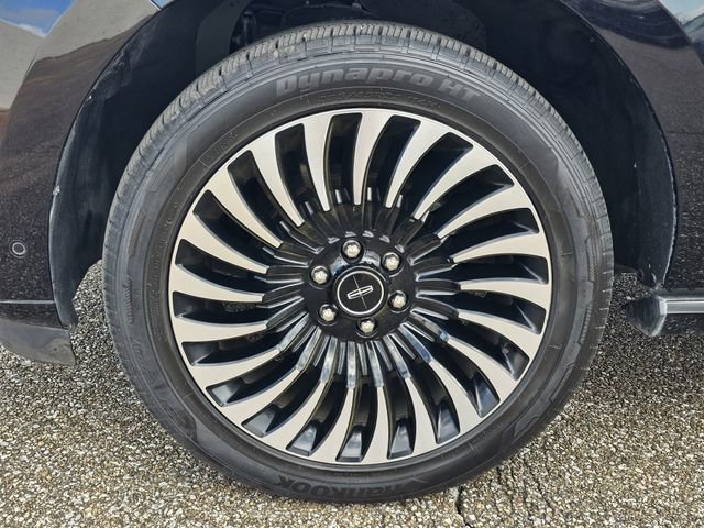 Used 2020 Lincoln Navigator Black Label w/ Cargo Convenience Package image 36