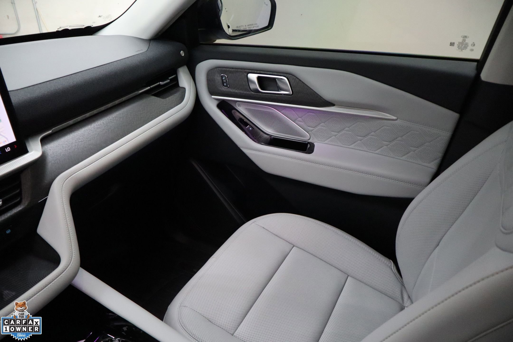 Used 2025 Ford Explorer Platinum w/ Ultimate Package image 24