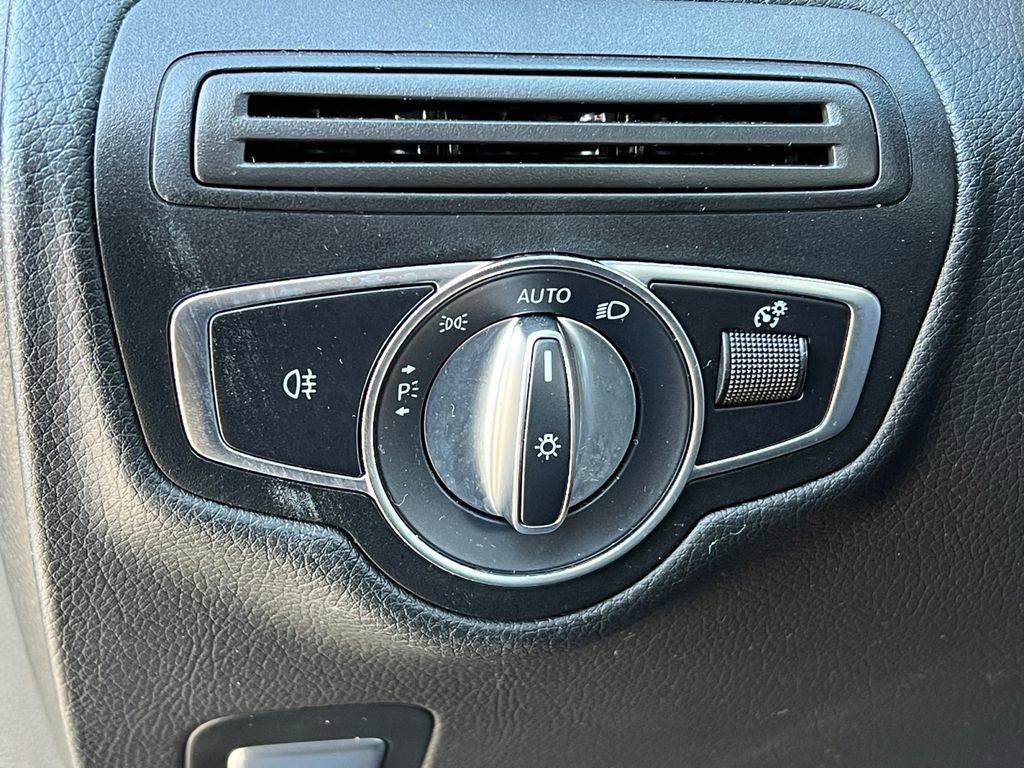 Used 2022 Mercedes-Benz GLC 300 image 29