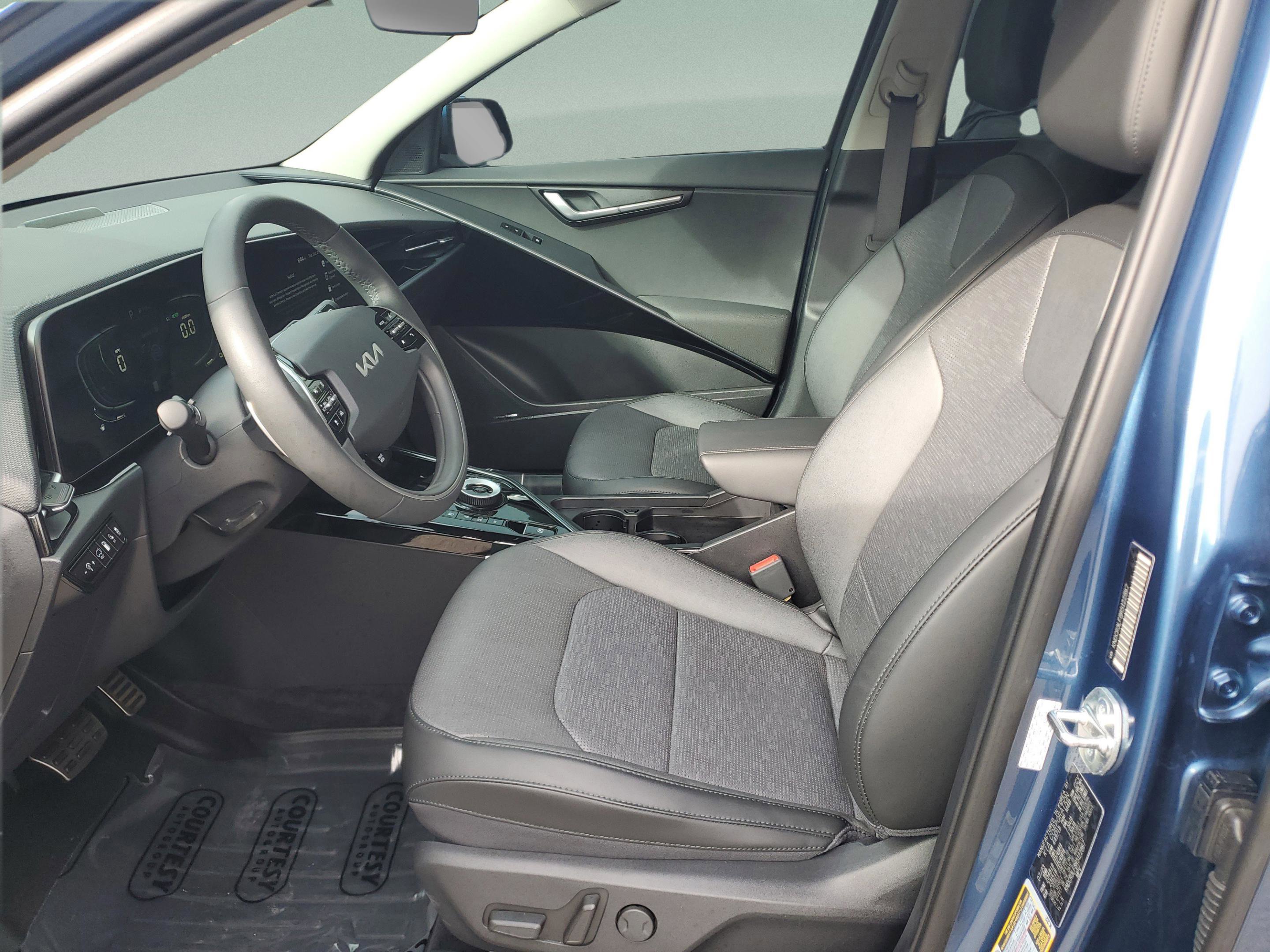 Certified 2024 Kia Niro SX Touring image 21